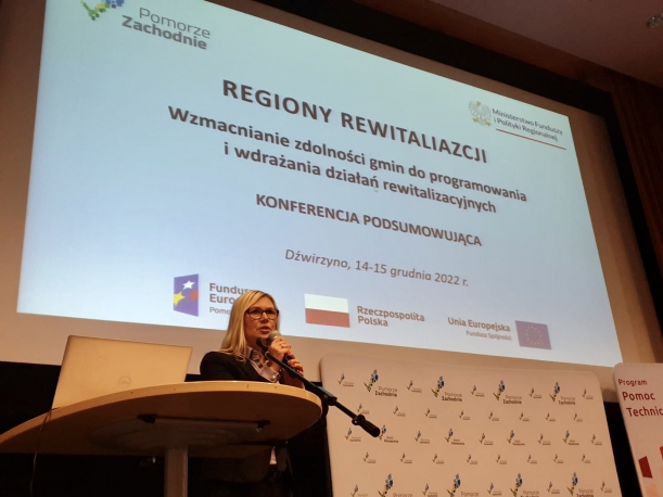 Anna Bańkowska podczas konferencji o rewitalizacji 